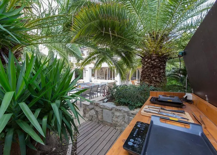 Serene Cap D'Antibes Retreat With Heated Pool Steps From The Beaches 别墅 *