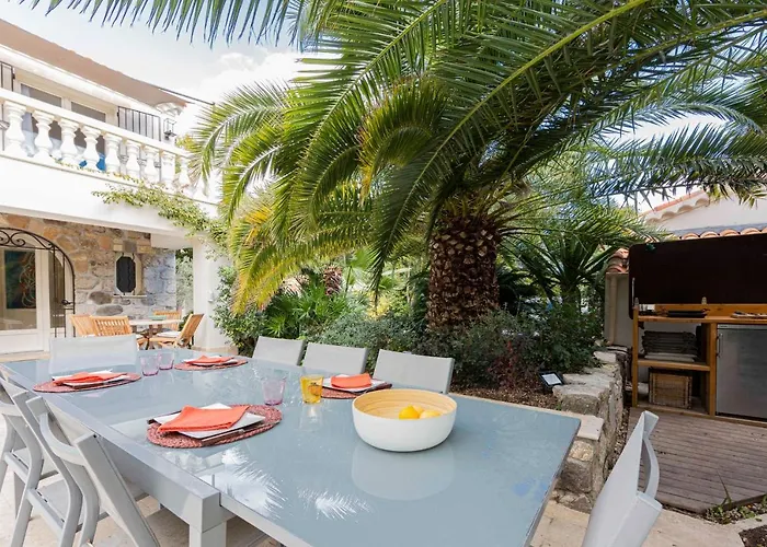 Villa Serene Cap D'Antibes Retreat With Heated Pool Steps From The Beaches