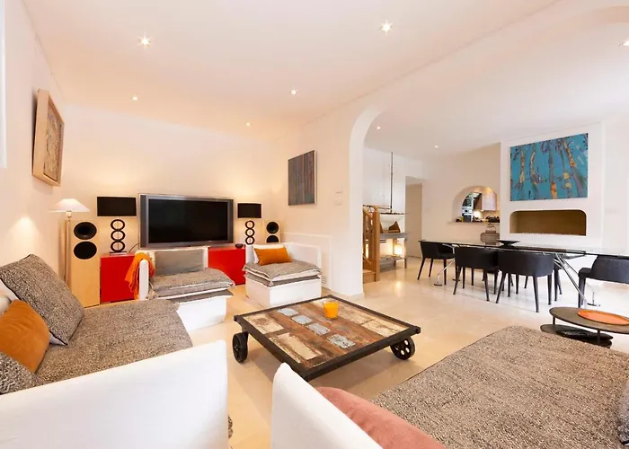 别墅 Serene Cap D'Antibes Retreat With Heated Pool Steps From The Beaches 昂蒂布