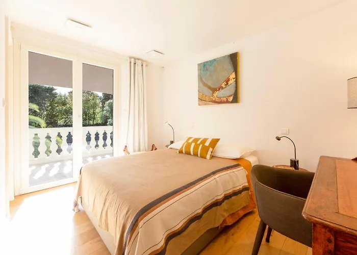 Serene Cap D'Antibes Retreat With Heated Pool Steps From The Beaches 别墅