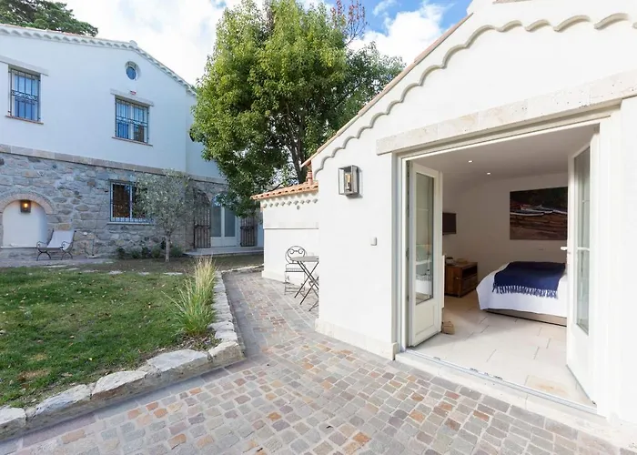 Serene Cap D'Antibes Retreat With Heated Pool Steps From The Beaches 别墅 昂蒂布