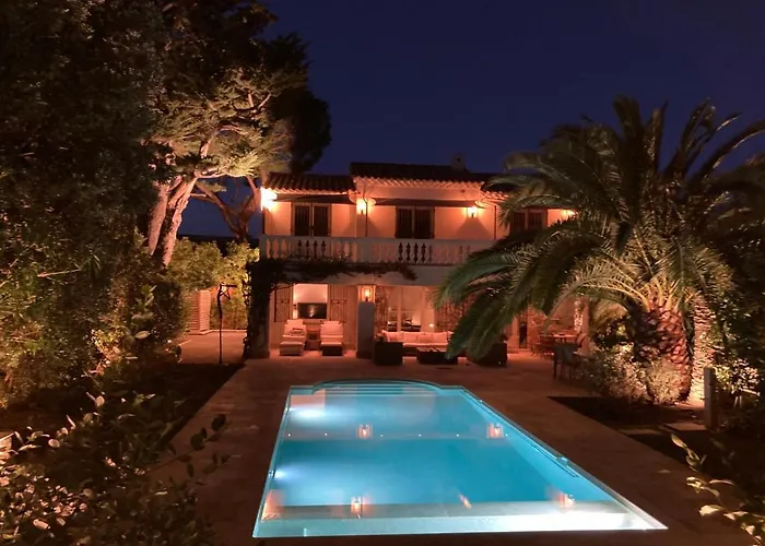 Serene Cap D'Antibes Retreat With Heated Pool Steps From The Beaches 别墅